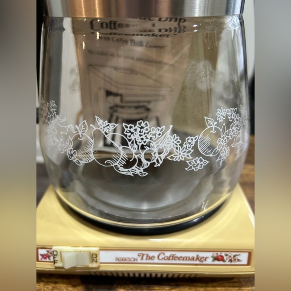 Retro 12-Cup Coffee Maker with Floral Accents - Picture 3 of 3